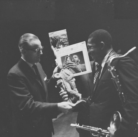 John Coltrane receives the Edison Award (album Giant Steps), Amsterdam, 1961